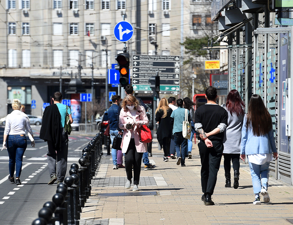 Obrušila se fasada u centru Beograda, povređena žena